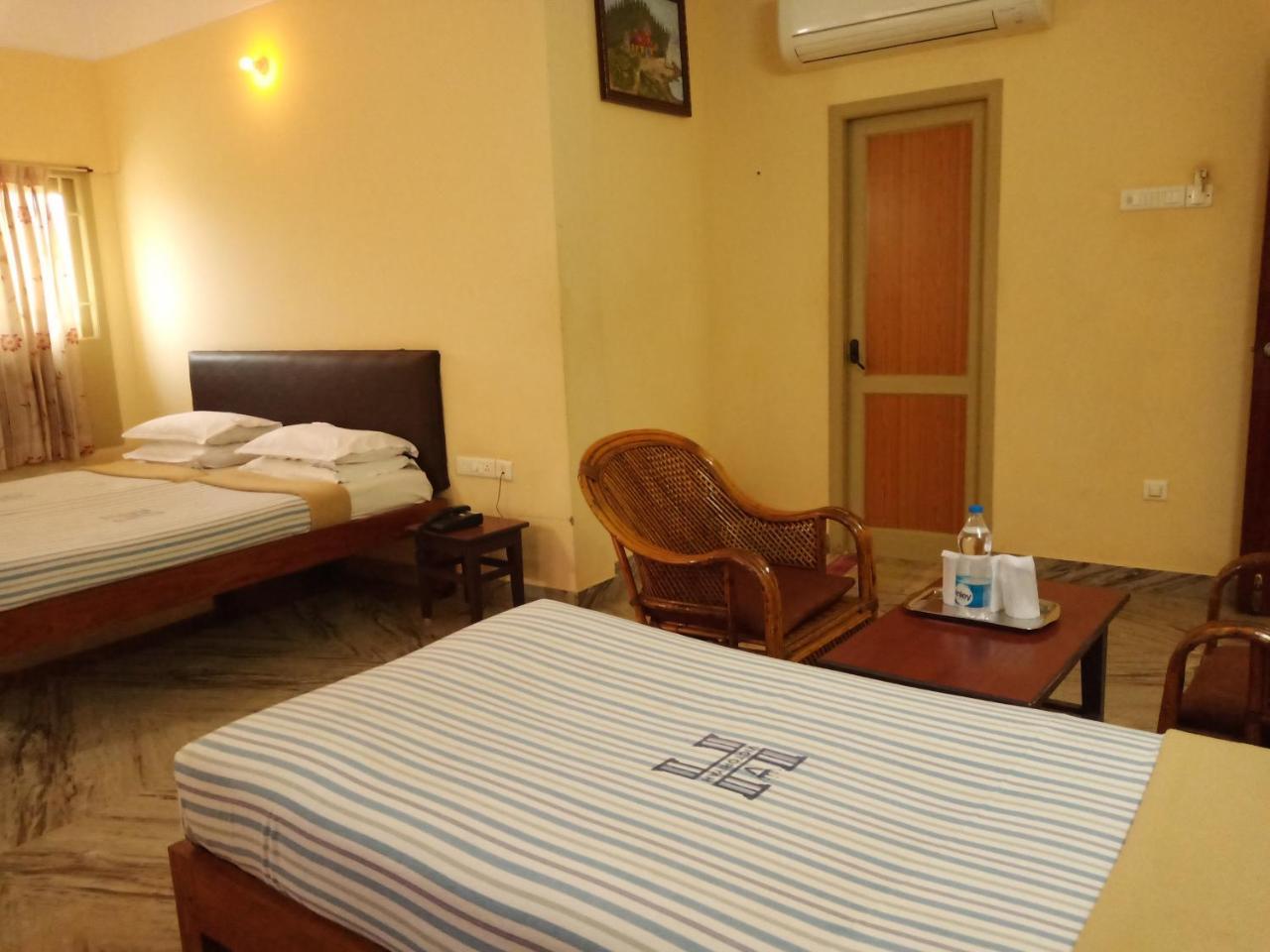 Hotel Victoriyah Танджавур Экстерьер фото